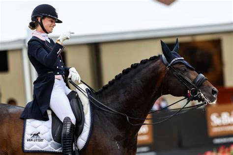 Dinja van Liere Dressage reed haar toppaard Hermès 